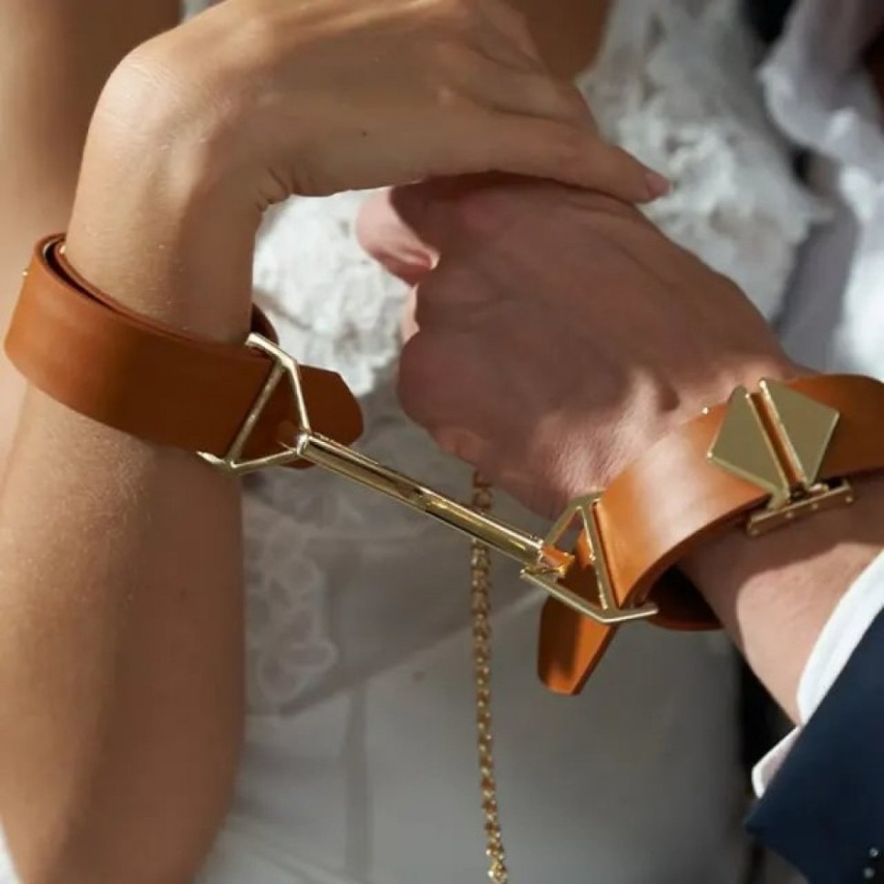 Набір наручники та поножі з хрестовиною Lockink, натуральна шкіра та метал, коричневий
