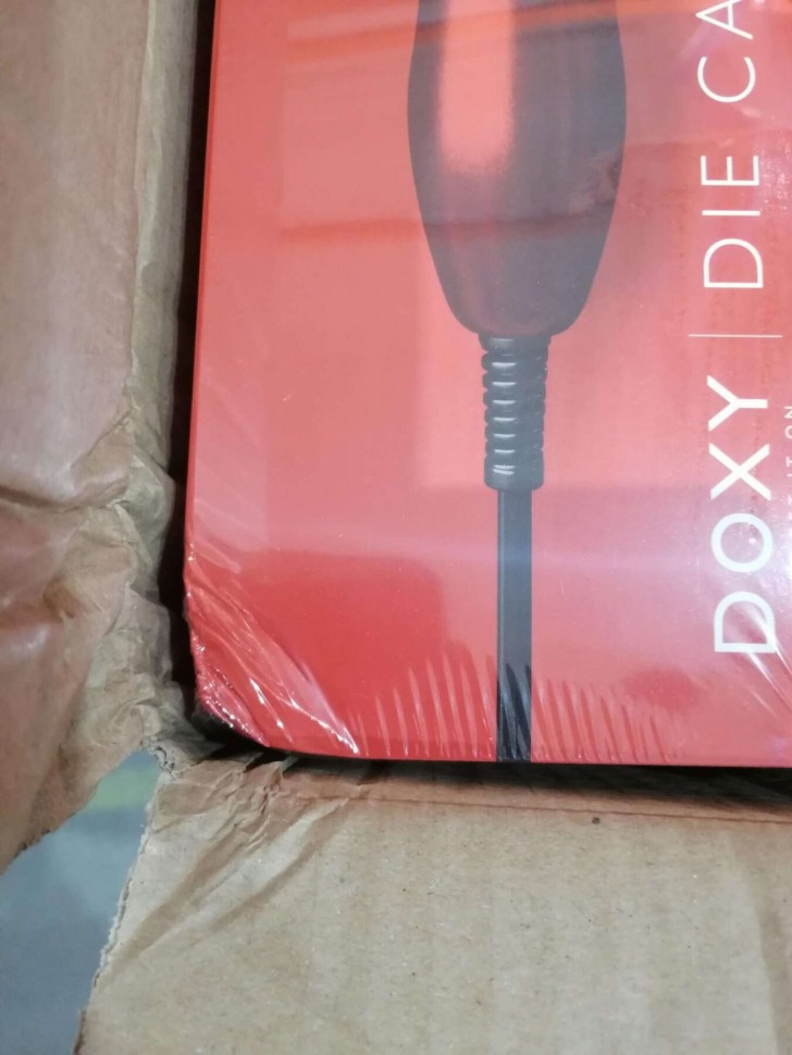 Вибромассажер DOXY Die Cast Red (мятая упаковка), очень мощный, питание 220В