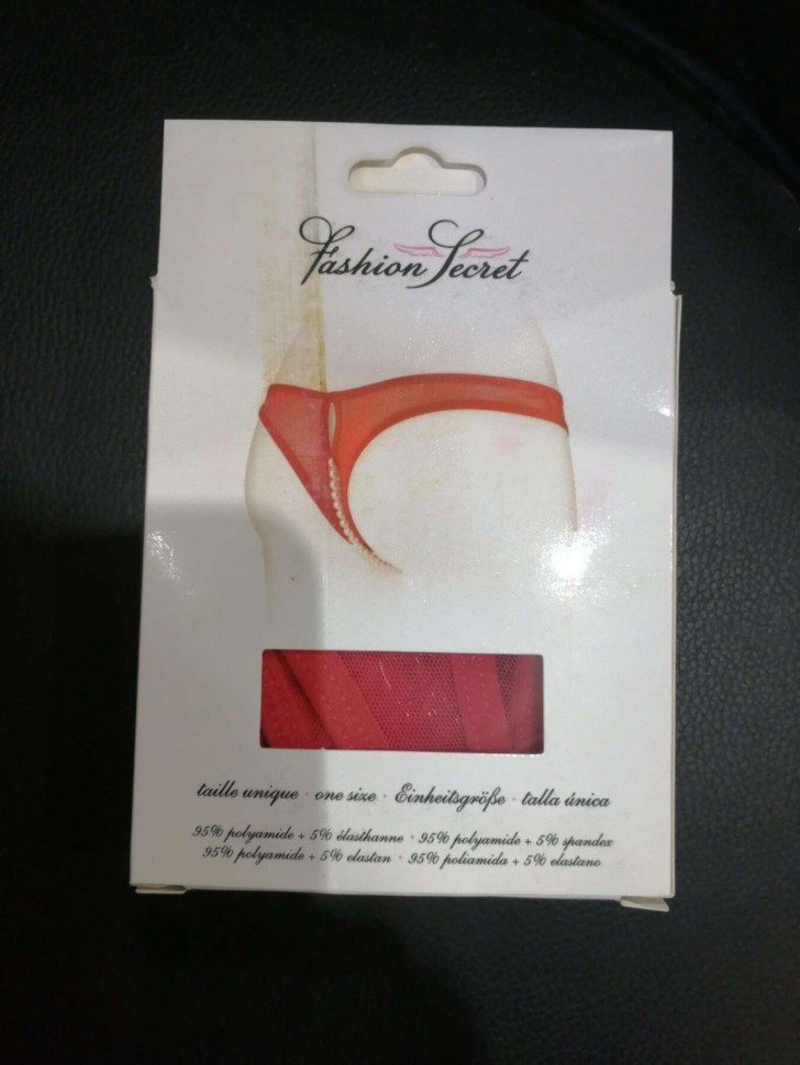 Трусики с жемчугом и доступом Fashion Secret Sophie Red (дефект упаковки)