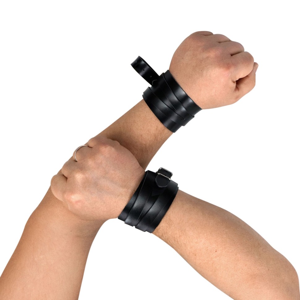 Чоловічі шкіряні наручники Art of Sex - Man Handcuffs Speedway XS-M, колір чорний