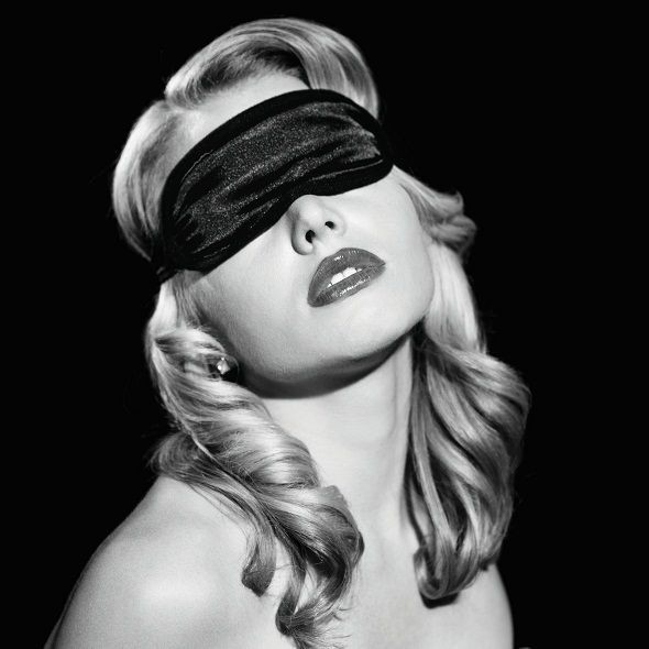 Маска на глаза Sex And Mischief - Satin Black Blindfold, тканевая, черная