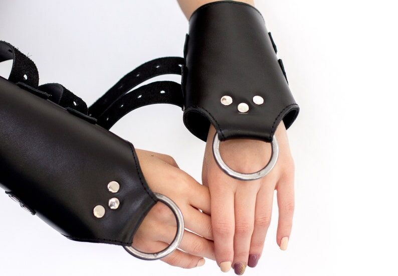 Манжети для підвісу за руки Kinky Hand Cuffs For Suspension з натуральної шкіри, колір чорний
