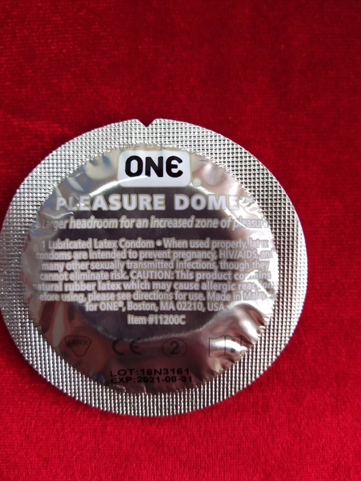 Презервативи ONE Pleasure Dome (анатомічні) (по 1 шт) (упаковка може відрізнятися кольором та малюнком)