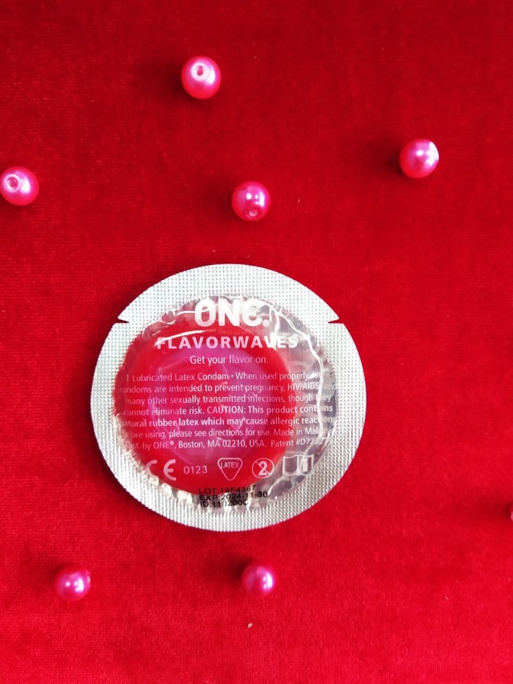 Презервативи ONE Chocolate Strawberry (ароматизовані) (по 1 шт) (упаковка може відрізнятися кольором
