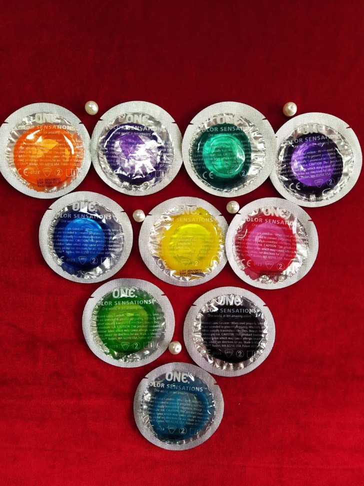Презервативи ONE Color Sensations (різнокольорові) (по 1 шт) (упаковка може відрізнятися кольором та малюнком).