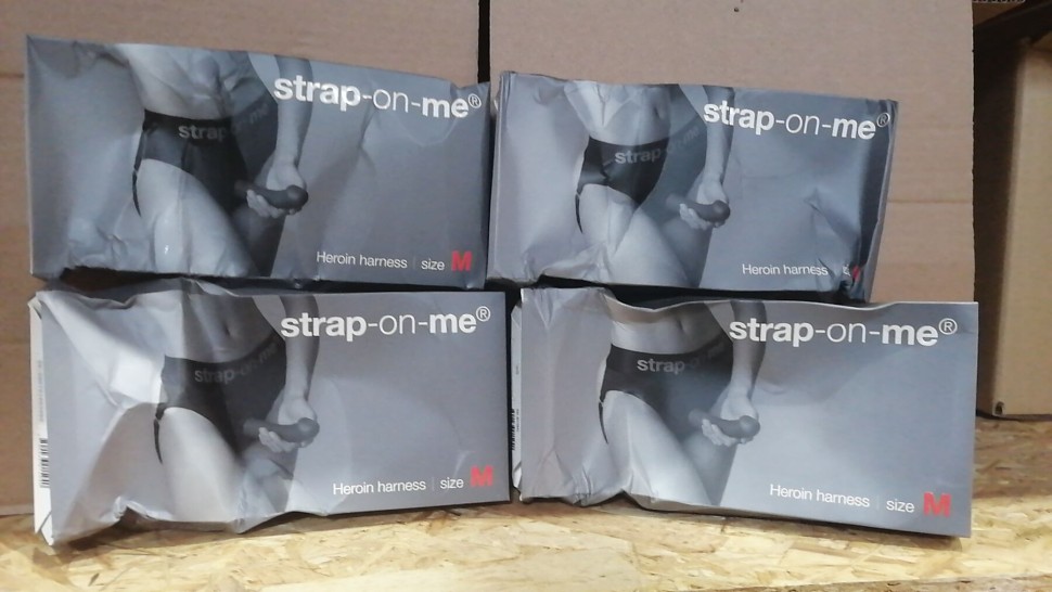 Трусы-стринги для страпона Strap-On-Me HEROINE HARNESS - M (сильно мятая упаковка)